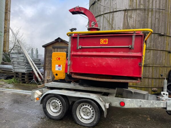 Location TP 200 Broyeur / Déchiqueteuse de bois Diesel à Lausanne – DALC (photo 3)
