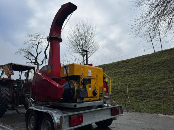 Location TP 200 Broyeur / Déchiqueteuse de bois Diesel à Lausanne – DALC (photo 4)