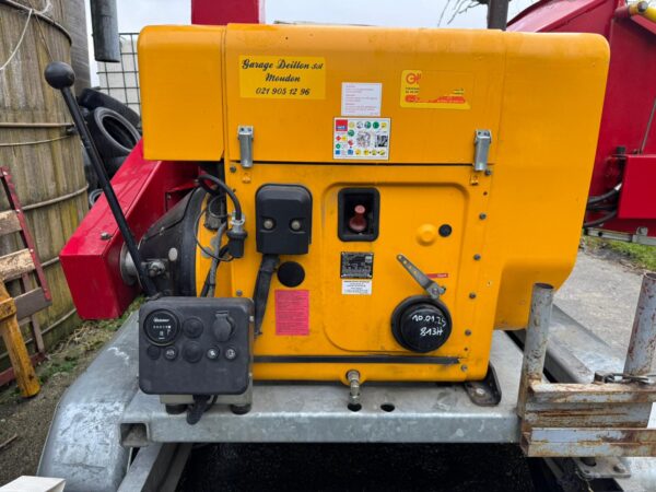 Location TP 200 Broyeur / Déchiqueteuse de bois Diesel à Lausanne – DALC (photo 5)
