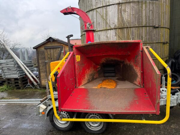 Location TP 200 Broyeur / Déchiqueteuse de bois Diesel à Lausanne – DALC (photo 7)